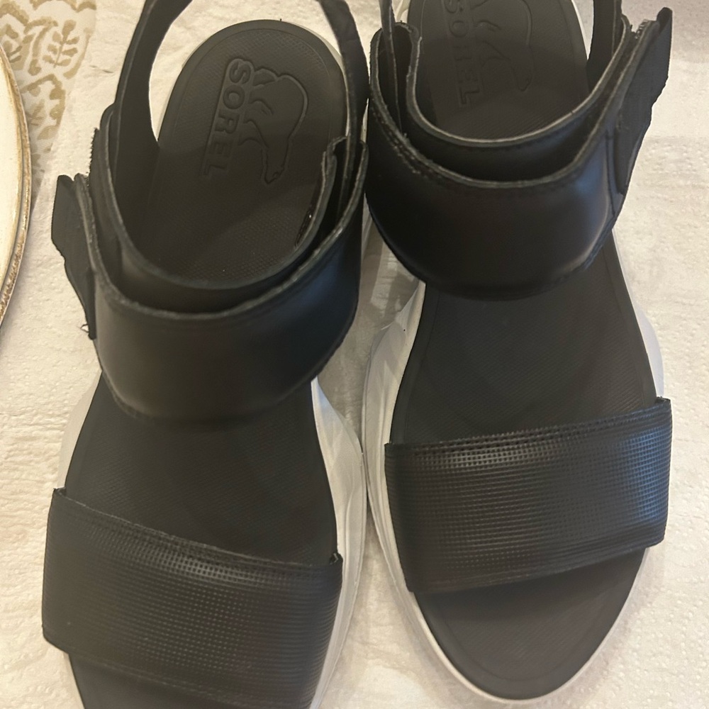Sorel Black Sporty Sandals -Supportive Sole size 8 like new - make an offer?